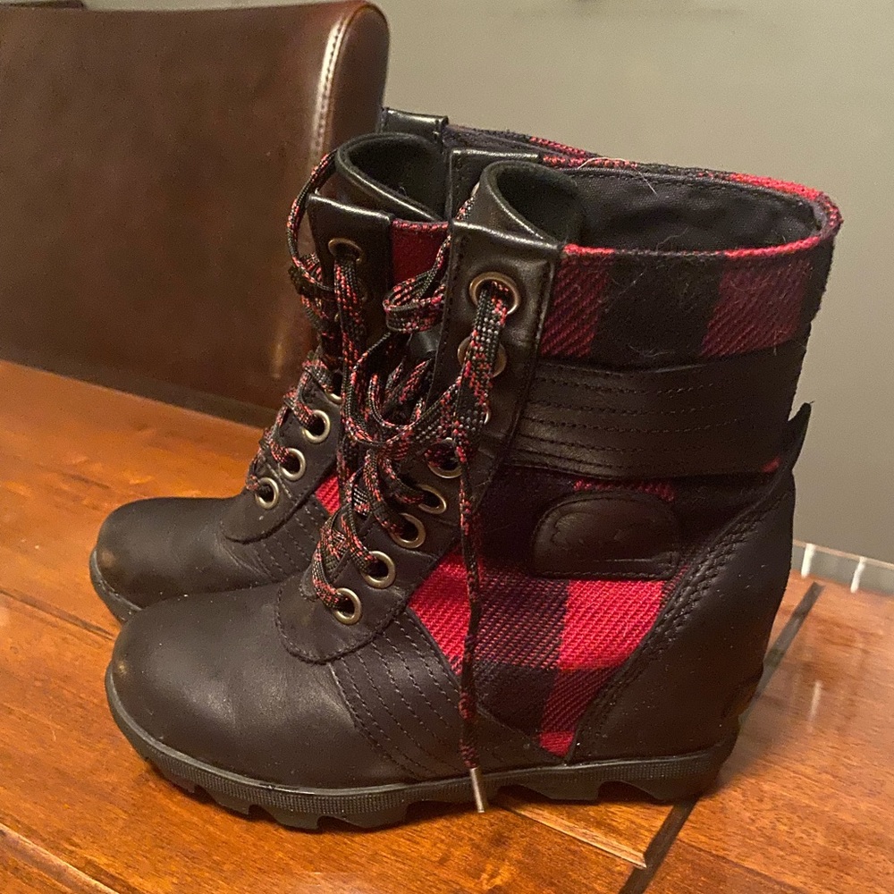 Sorel Women’s Wedge Booties— Size 6.5